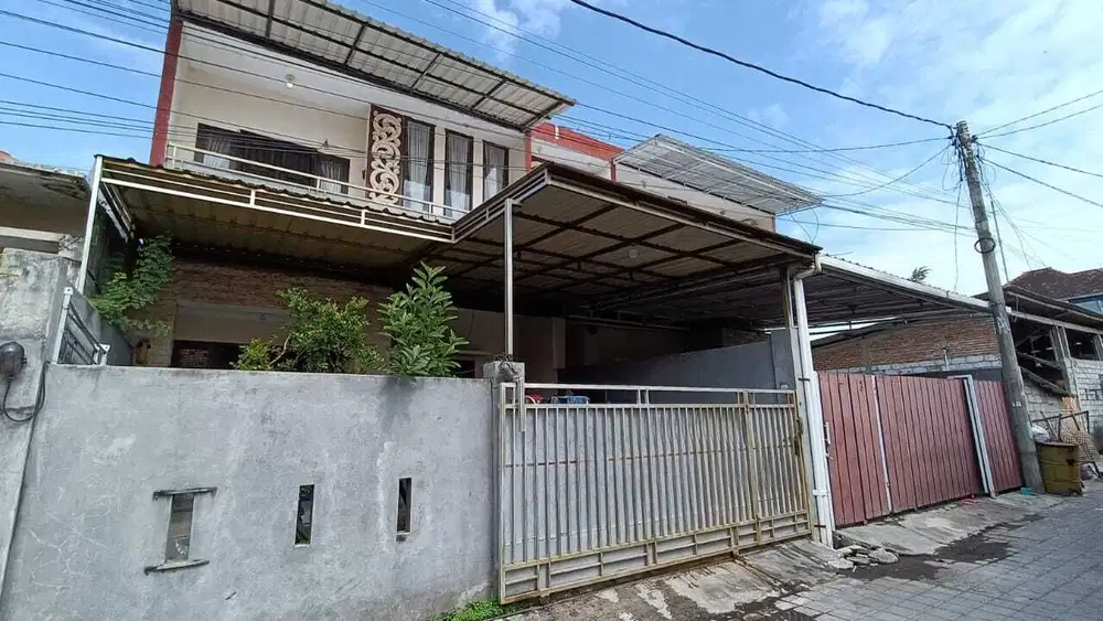 dijual rumahblantai 2 lokasi sesetan