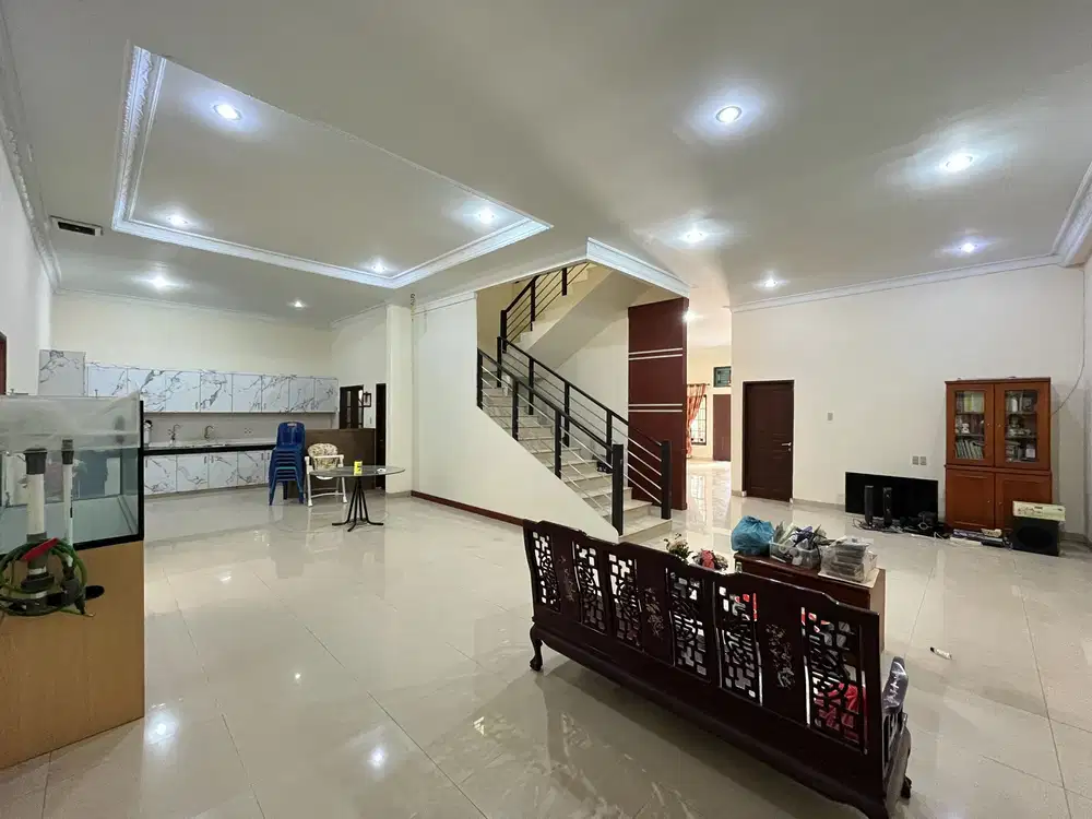 Villa di komplek Cemara Asri ( jln Rajawali)