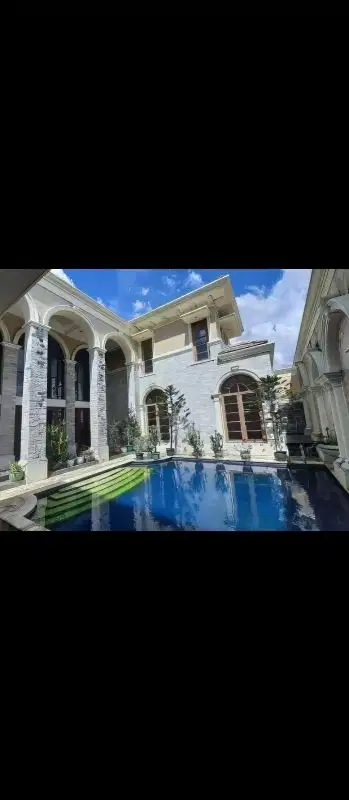 dijual rumah super mewah di komplek Mentri Kuningan