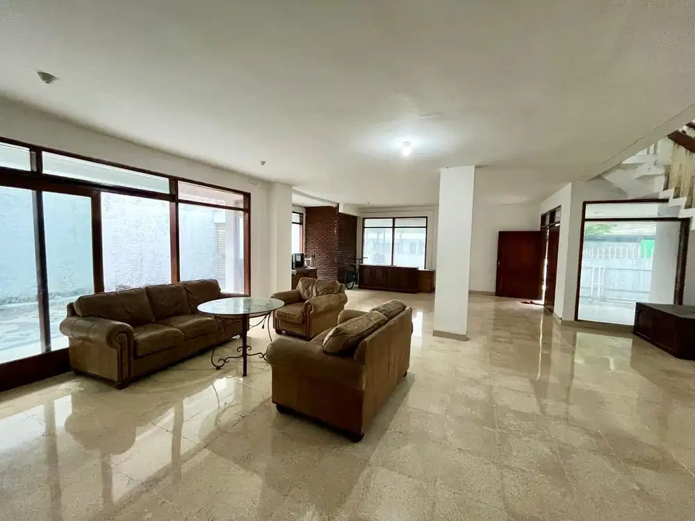 Dijual Rumah Hitung Tanah di Kebayoran Baru