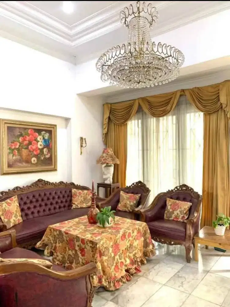 DIJUAL CEPAT RUMAH MEWAH HITUNG TANAH DI Jl LATUHARHARI MENTENG