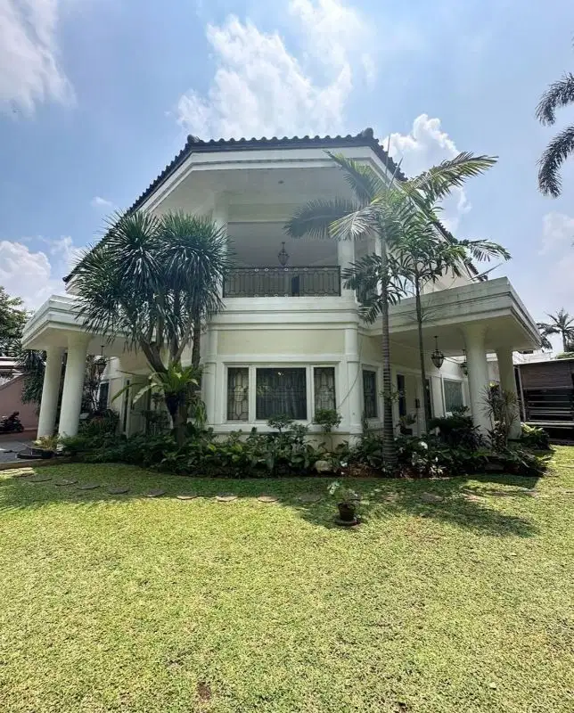 dijual rumah mewah di jln Wijaya kebayoran baru jakarta selatan