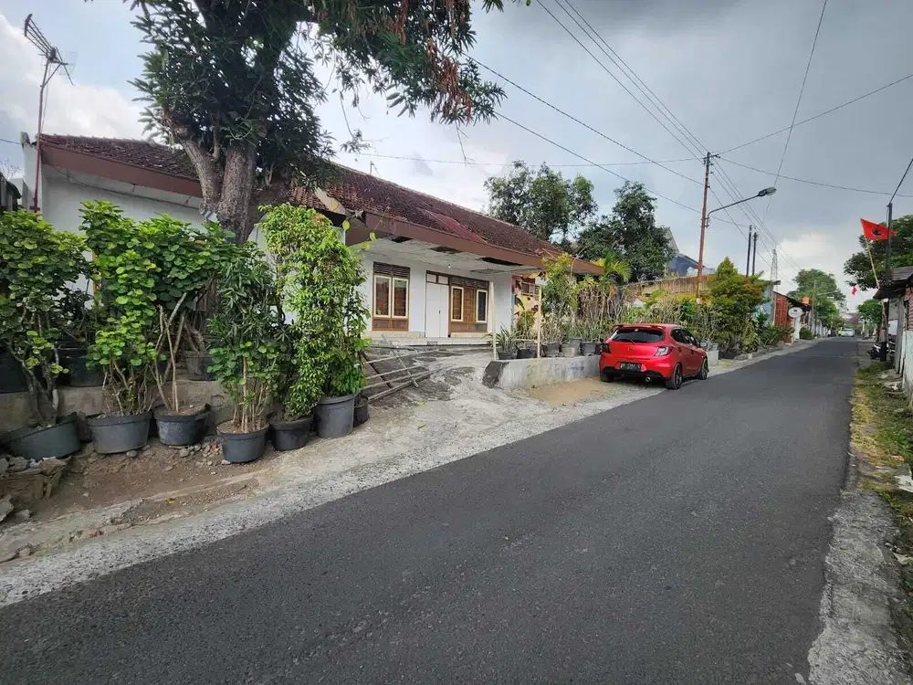 Tanah istimewa mantrijrron kodya pinggir jalan utama