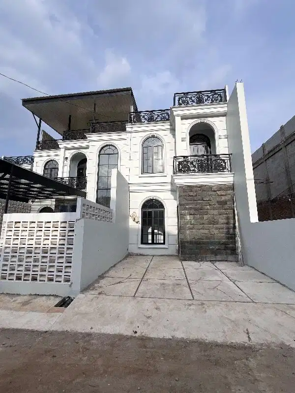 RUMAH Mewah 2 lantai Siap Huni! Akses premium Bebas banjir