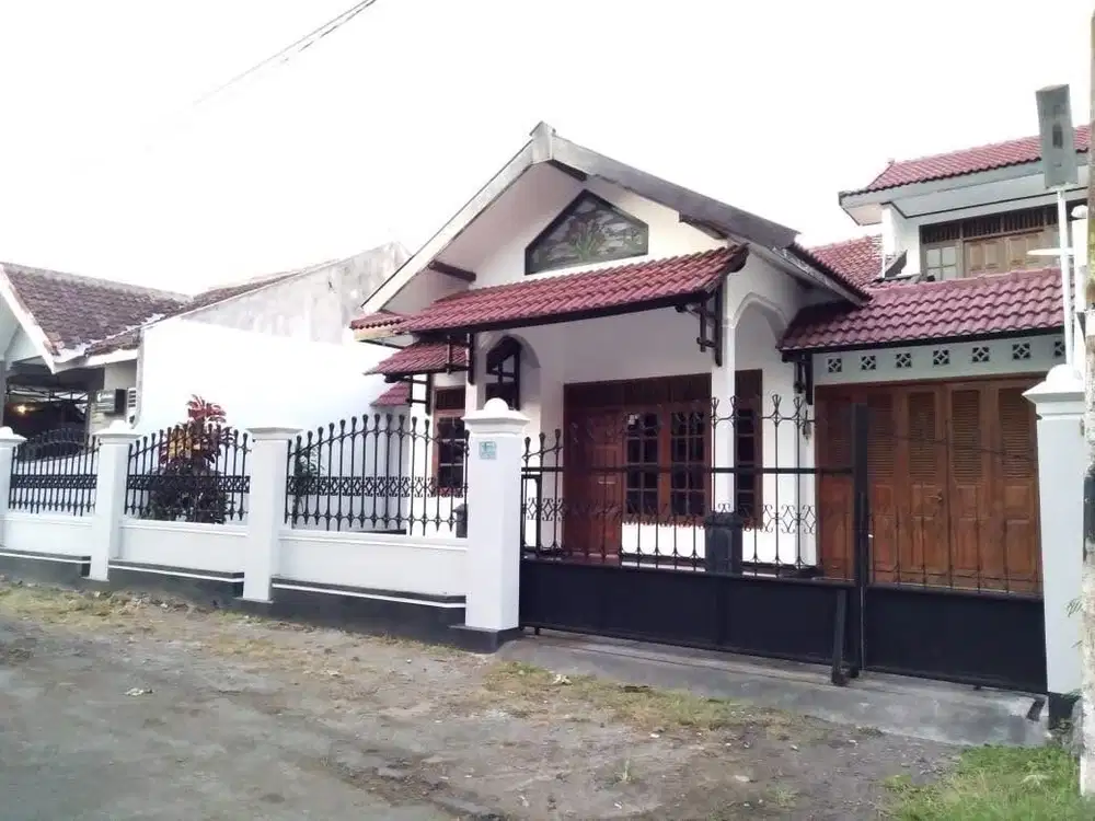 Rumah luas dekat ke UGM area jakal km 6