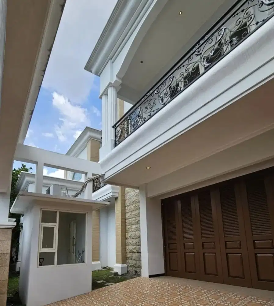 RUMAH PUSAT KOTA SURABAYA DEKAT RAYA DARMO CLASSIC MODERN SIAP HUNI