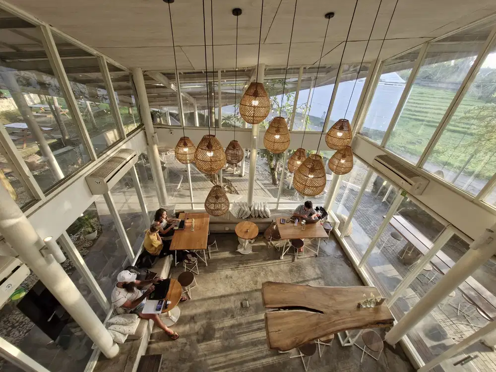 CAFE UMALAS FOR LEASE FULLY FURNISHED