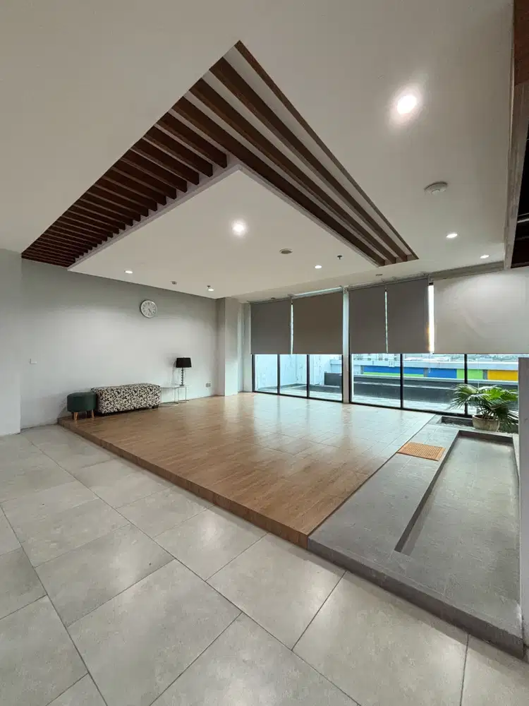 GEDUNG 5 LANTAI  BASEMENT & ROOFTOP, LOKASI STRATEGIS PINGGIR JALAN