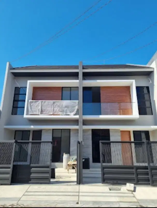 RUMAH GRESS BABATAN PANTAI DEKAT GALAXI MALL PAKUWON CITY RAYA MERR