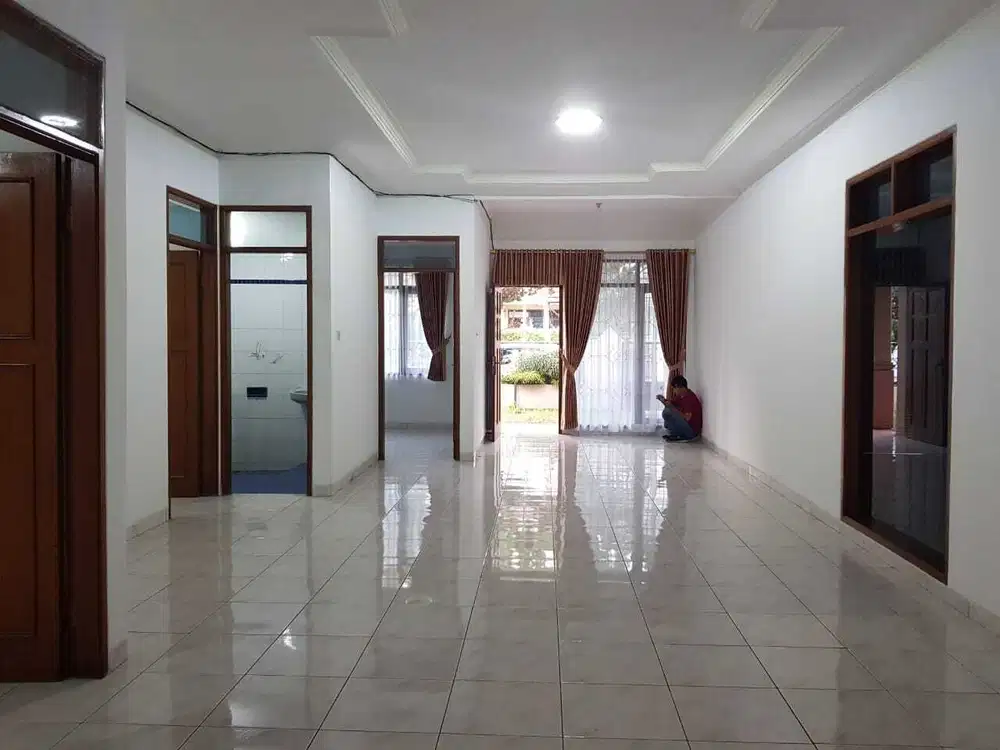 DISEWAKAN RUMAH SIAP HUNI DI KOMPLEK TAMAN LINGKAR  BANDUNG