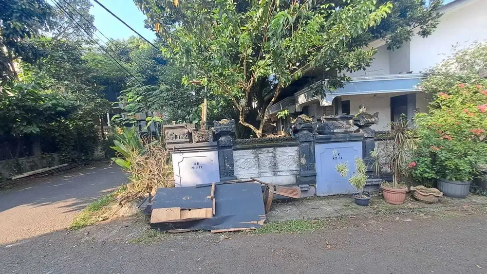 Jual Rumah Tua di lokasi strategis di kota Depok