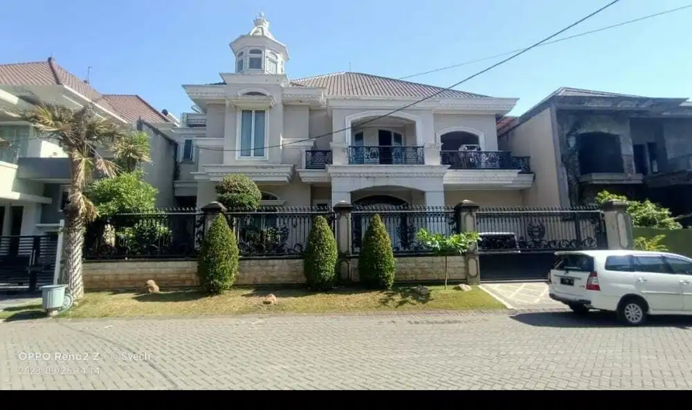 Dijual rumah di Darmo Hill Surabaya