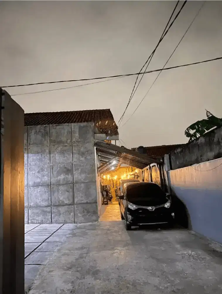 DIJUAL HUNIAN KOKIH BAGUS LUAS PINGGIR JALAN 2 MOBIL CONDET JAKTIM