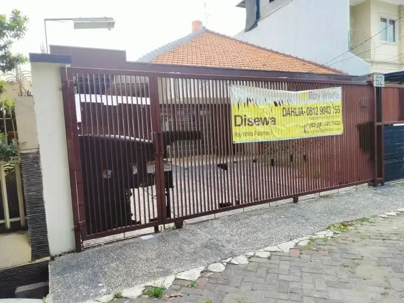 rumah lama disewakn APA adanya perbaikàn.oleh penyewa