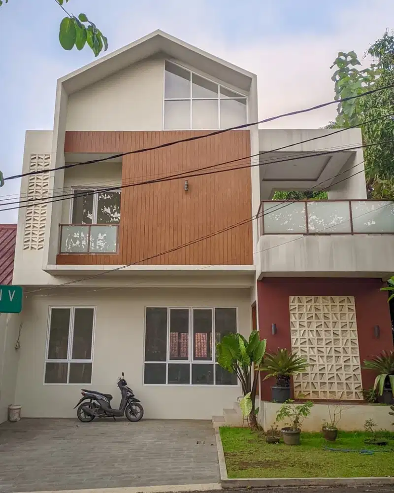 DIJUAL RUMAH 2 LANTAI KOLAM RENANG HARGA NEGO TAMAN LEGIAN SENTUL CITY