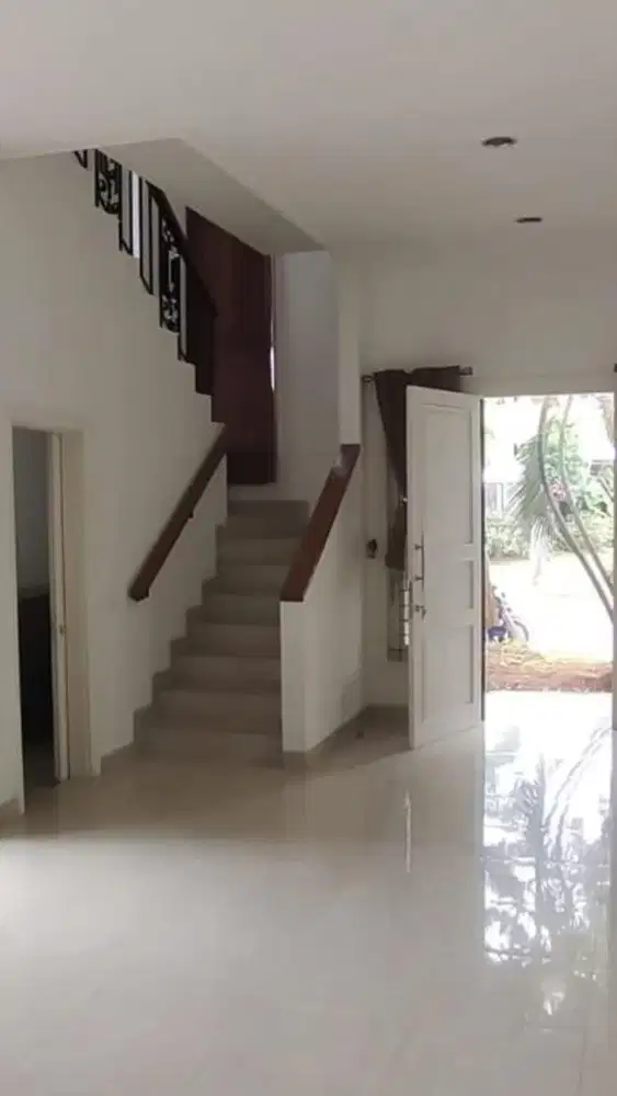 Disewakan Rumah Siap Huni Rapi di Gading Serpong