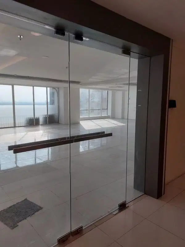 dijual office space di jln raya S Parman Slipi