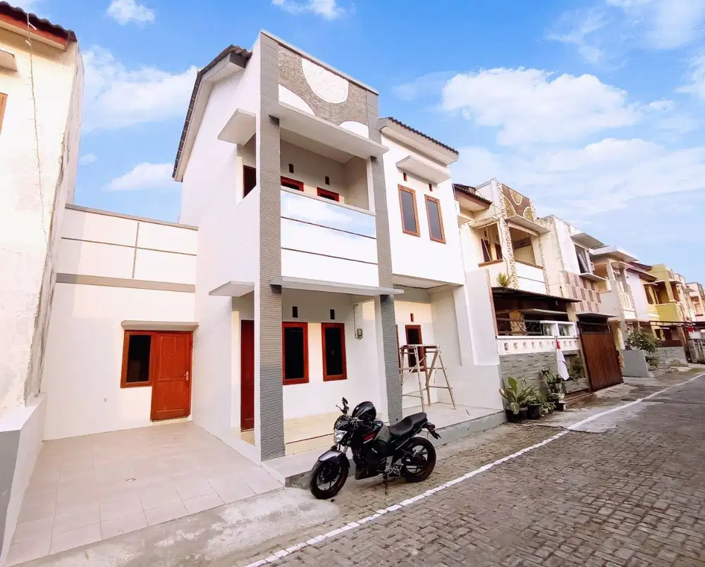 Rumah Second 2 lantai  mewah di perumahan semi cluster