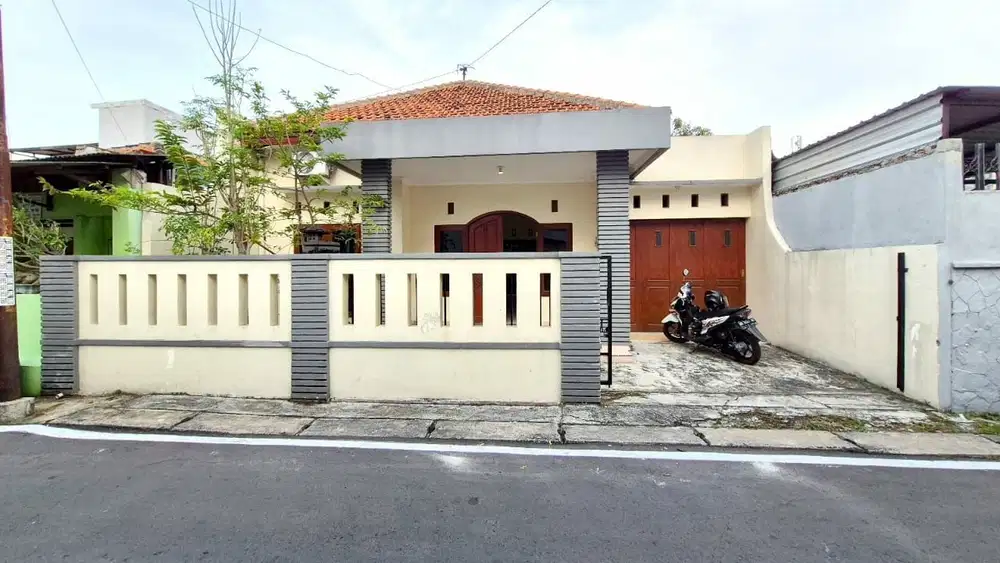 Rumah Bagus SHM Siap Huni di Mangkubumen Solo Kota