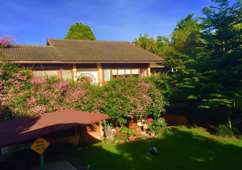 Dijual Rumah Tanah Besar Strategis dekat UPI Setiabudi di Cipaku