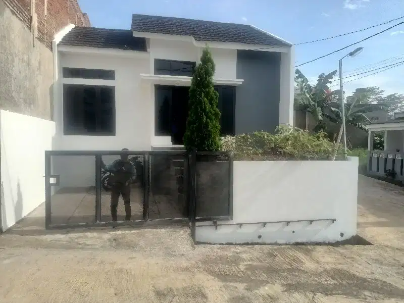 Jual Rumah Siap Huni Posisi Hook di Dalam Cluster Desa Cinunuk