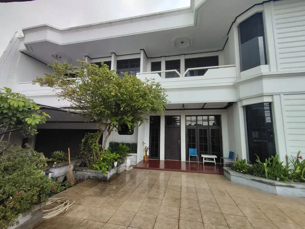 Jual Rumah Luas di Jalan Sersan Bajuri, Bandung