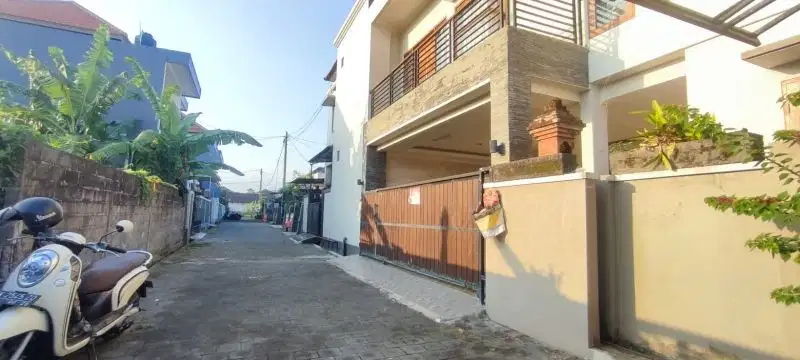 Rumah second luas di padma penatih