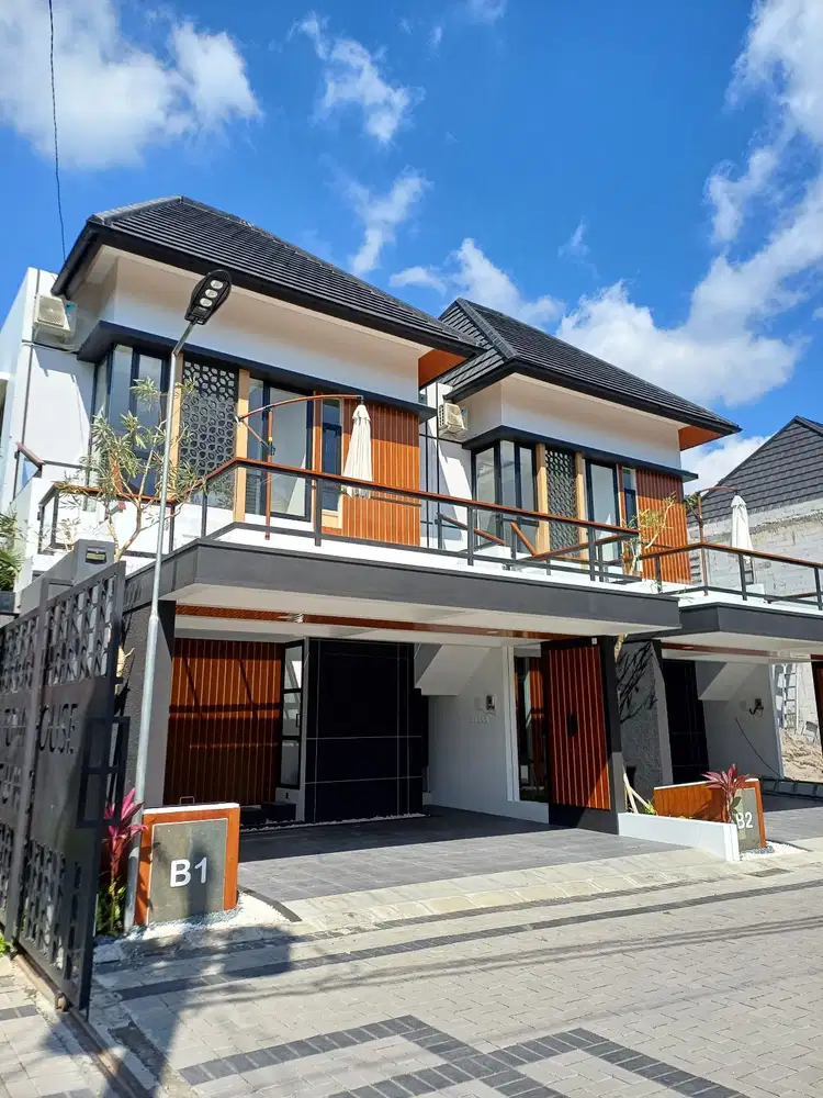 dijual rumah di sleman maguwo dengan sky balcony dalam perumahan mewah