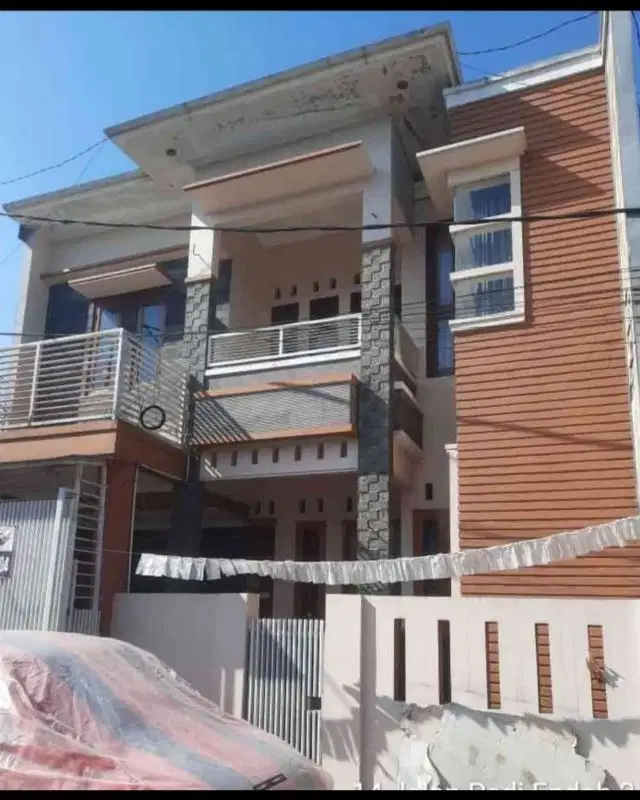 Dijual rumah minimalis modern 2 lantai plus  lantai 3  gazebo