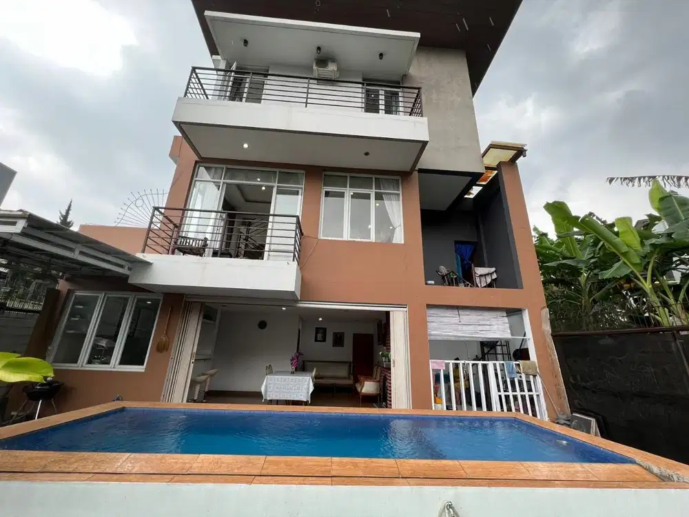 Rumah 3 Lantai Bagus di Resor Dago Pakar