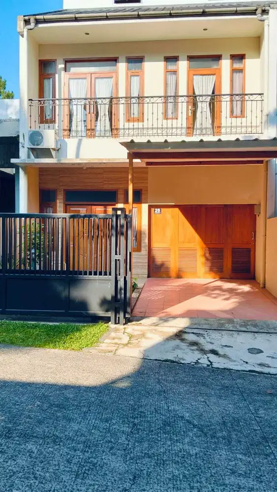 Dijual Rumah 3 Lantai Di Cluster Taman Equator, Sentul City Ssr625 A2