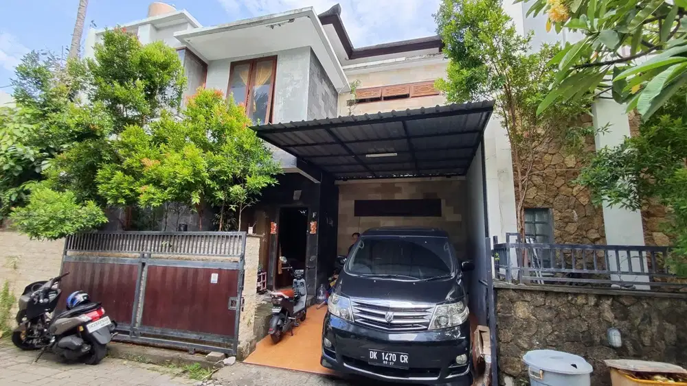 RUMAH DENAPSAR BARAT  DENGAN POOL