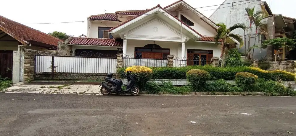 Dijual Rumah Lokasi Favorit Sukaluyu Bandung Semi Furnish