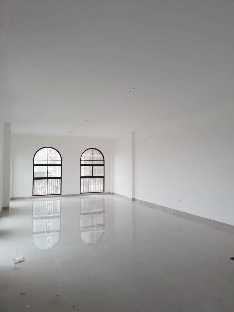 Disewakan Ruko Boulevard PIK2 Lokasi Strategis