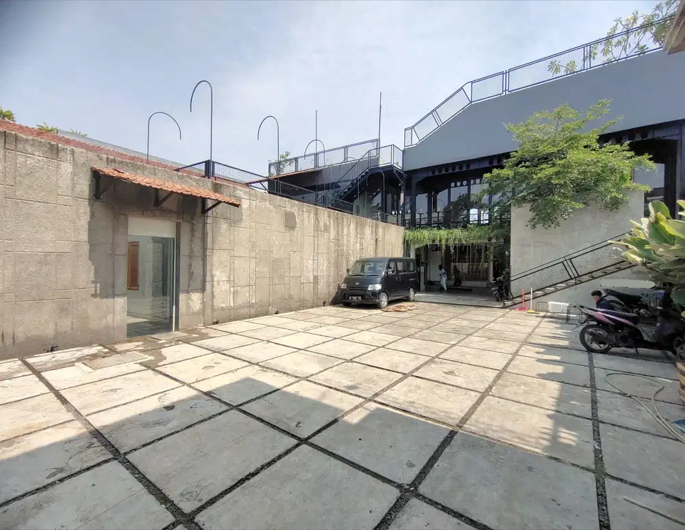 JUAL Bangunan Ex Resto Cocok Untuk Kantor di Sayap Jalan Pungkur