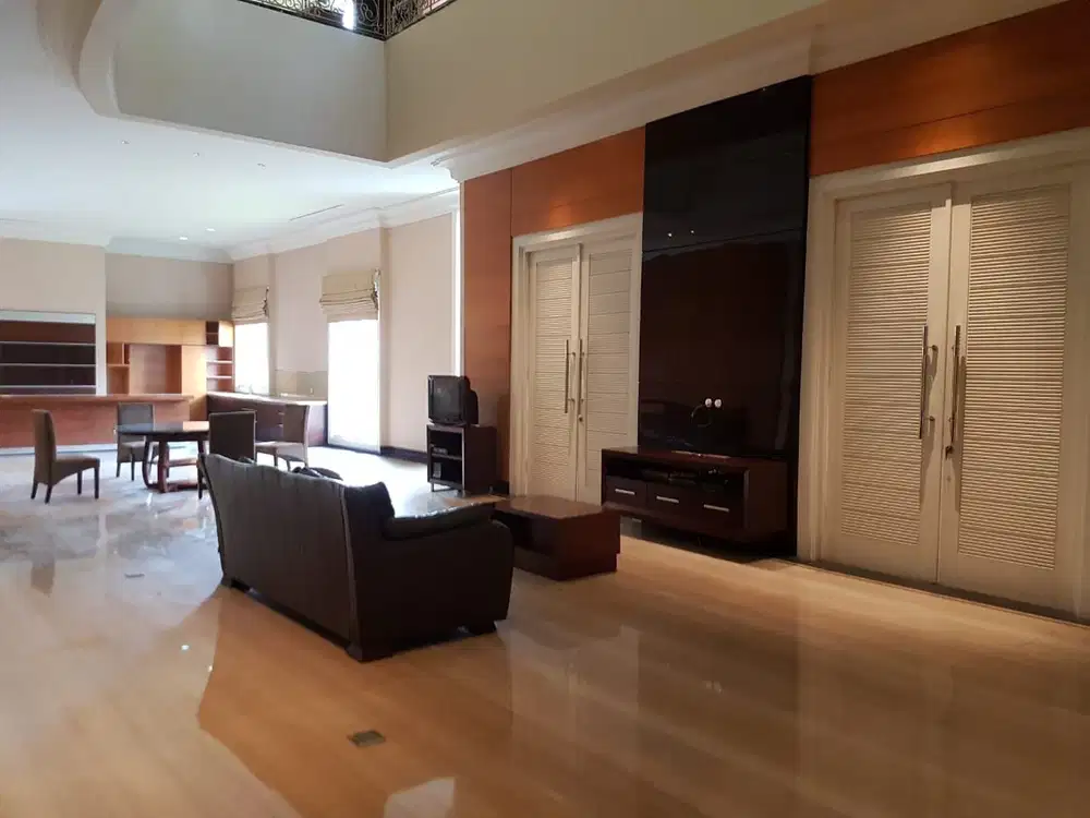 Disewakan Ruang Usaha di Daerah Komersil Raya Dharmahusada