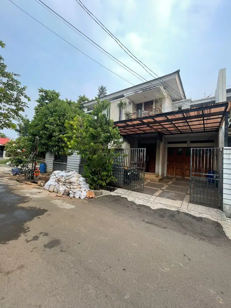 Dijual Rumah 2 Lantai 5 Kamar Tidur Siap Huni Lokasi Strategis