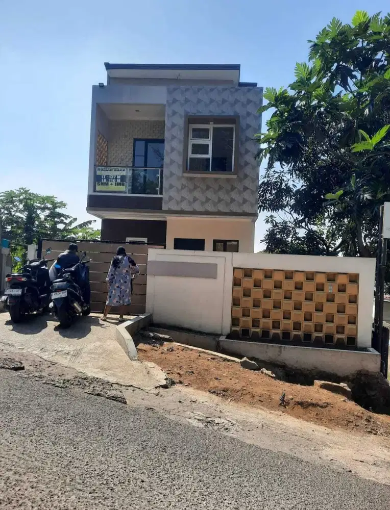 Di jual rumah bagus 2 lantai view kota Bandung Bojong koneng