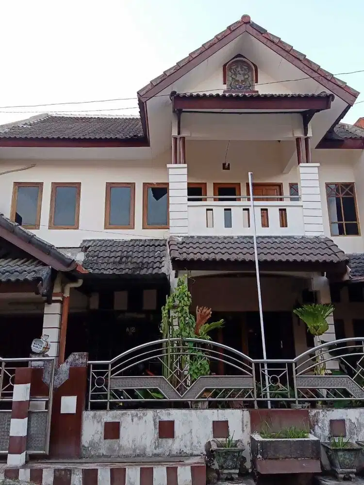 RUMAH MEWAH DEKAT MIROTA GODEAN