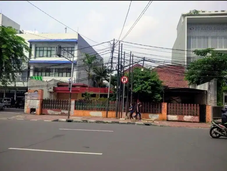 Area Bisnis Perkantoran Jalan 2 Lajur Menteng