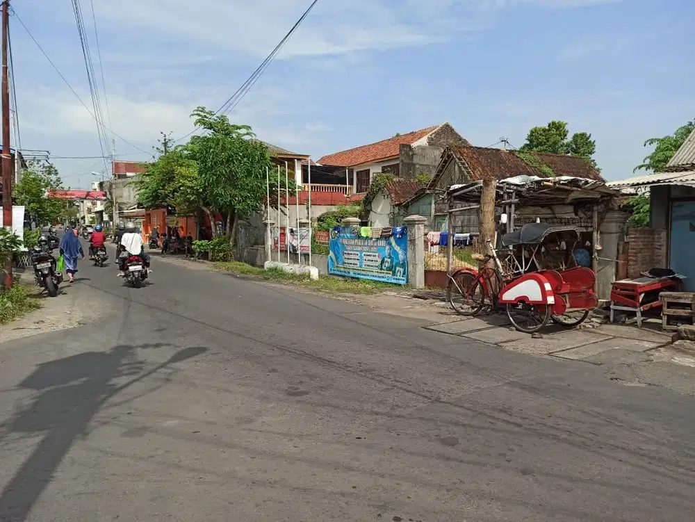 Tanah murah tepi jalan utama pasar Kliwon solo