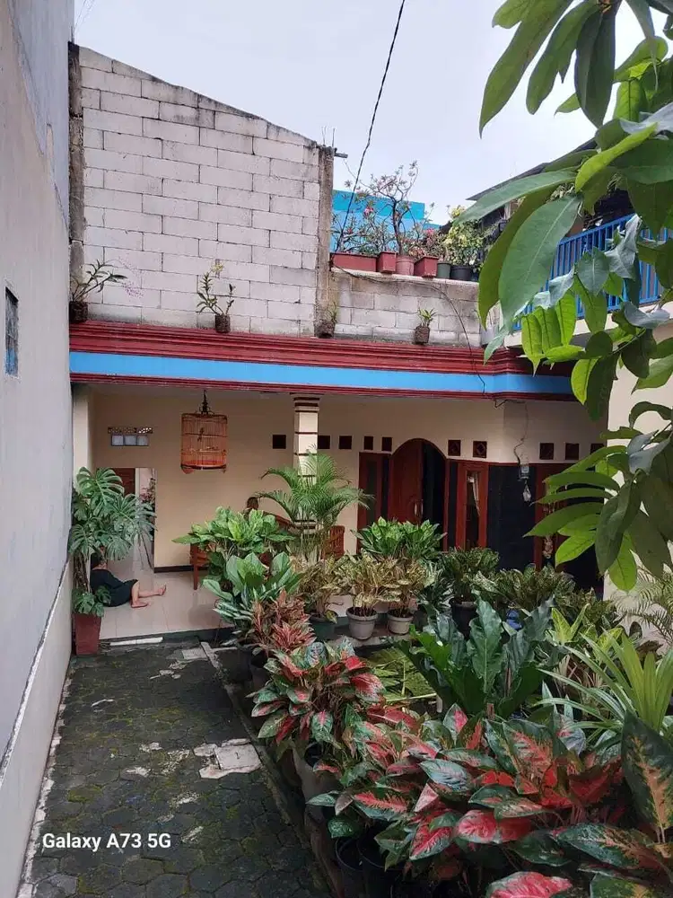 Rumah Luas Murah Siap Huni Lingkungan Komplek Jalan Lebar Strategis Di