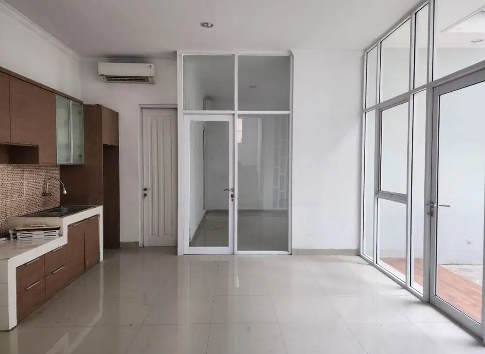 Disewakan Rumah Alicante Luas Rapi Gading Serpong