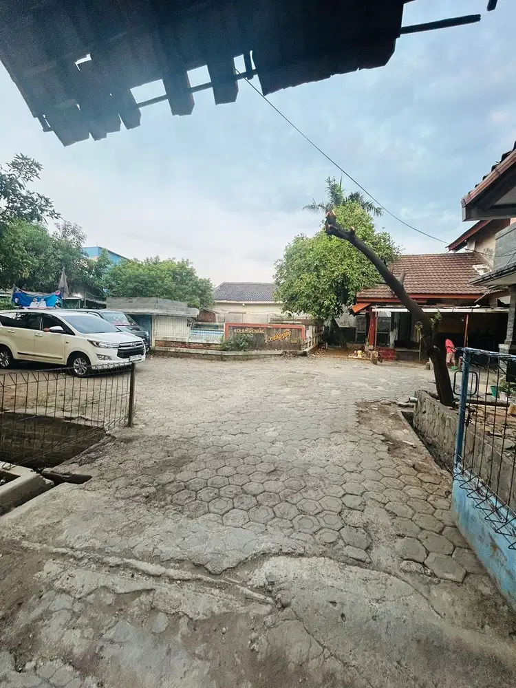 Rumah luas dan terdapat kolam renang di bekasi