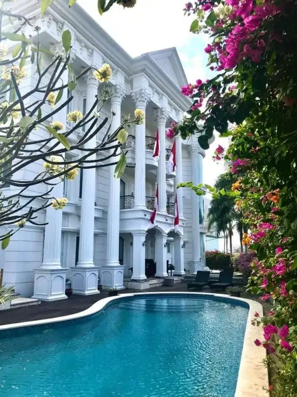 Nego, Villa mewah style colonial classic di Jimbaran