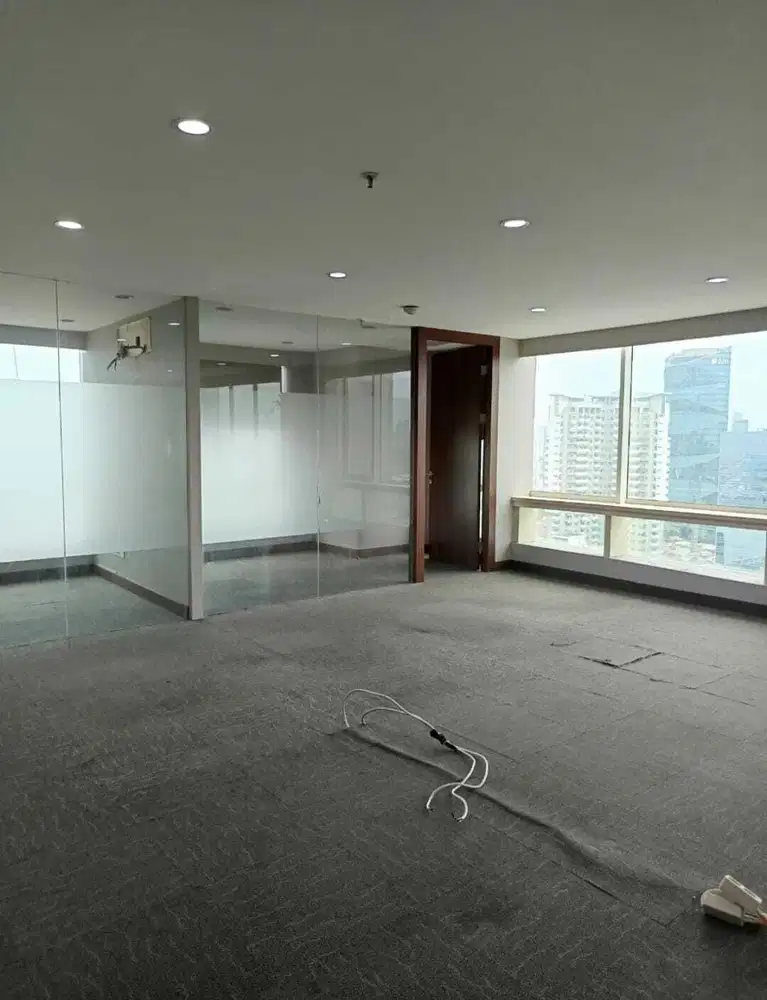 Sewa Kantor 197 m2 Sdh Ada Partisi di Grand Slipi Tower, Hrg Ekonomis