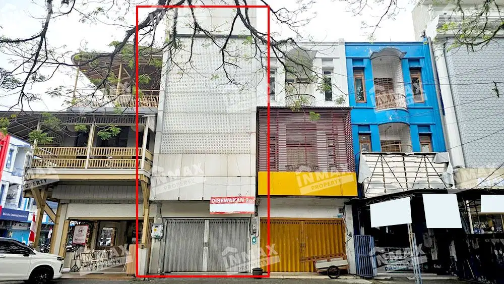 RUKO JALAN POROS LETJEN S. PARMAN, PARKIRAN LUAS TRAFFIC RAMAI