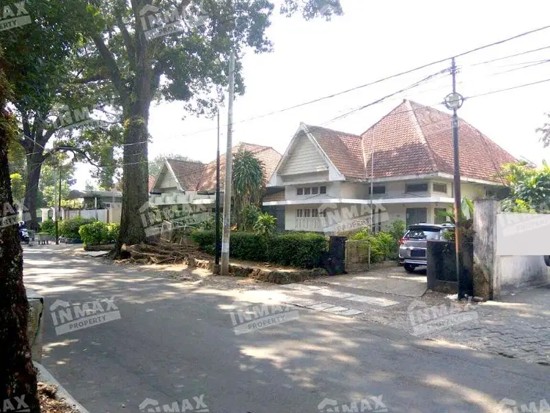 RUMAH BELANDA JALAN TANGKUBAN  PERAHU,BANGUNAN ASLI TERAWAT, PALING MURAH, DEKAT MALL MOG