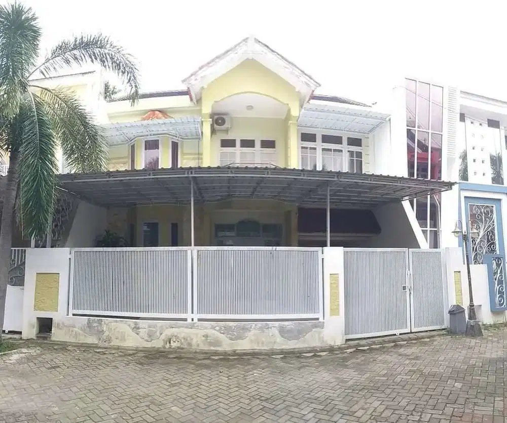 Di jual rumah lantai 2 di Perumahan Gardenia banyuwangi