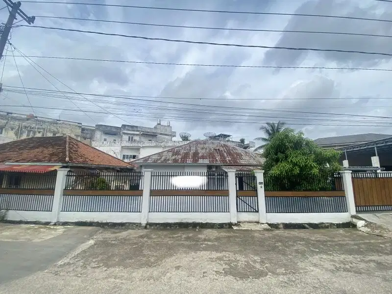Dijual rumah dgn tanah luas ditengah kota jl Angk 45 Palembang
